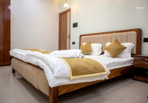 Skyline Signature Suites