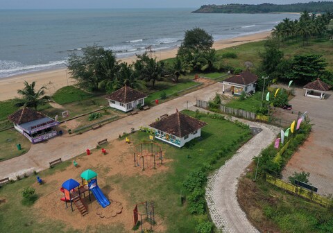 Redmoon Beach Villa - Bekal | Sea-view Huts