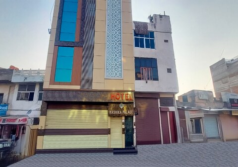 Hotel Rashika Palace.