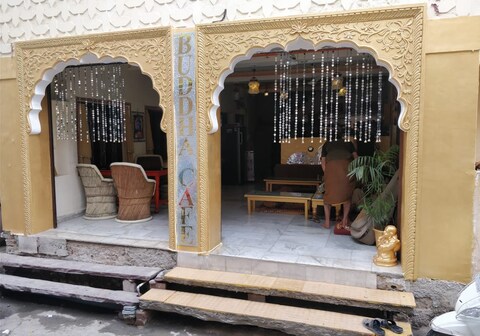 BUDDHA CAFE & BABA GUEST HOUSE