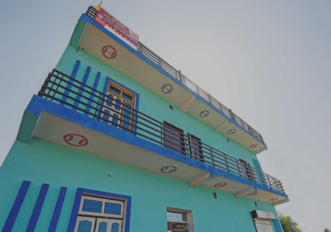 Hotel O Royal Palace