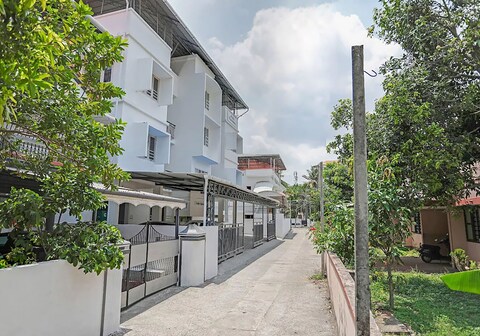 GREENVILLA GARDEN ONE BEDROOM IN 3 BHK APARTMENT