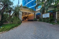 Fortune Kences Hotel (Opp APSRTC Bus Stand), Tirupati Fortune Kences Hotel (Opp APSRTC Bus Stand), Tirupati