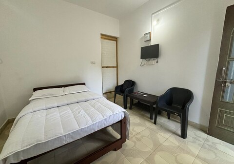 Tranquil Room in Anjuna by Euphoria Stays