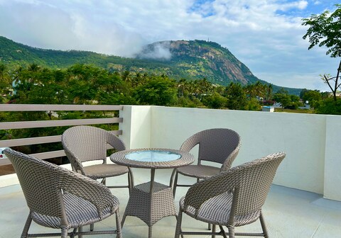 Rooftop Hill View Sundeck Room