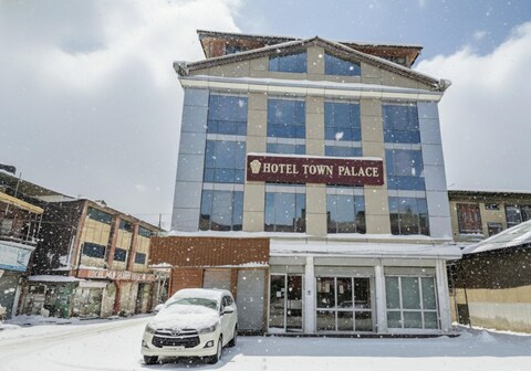 HOTEL TOWN PALACE