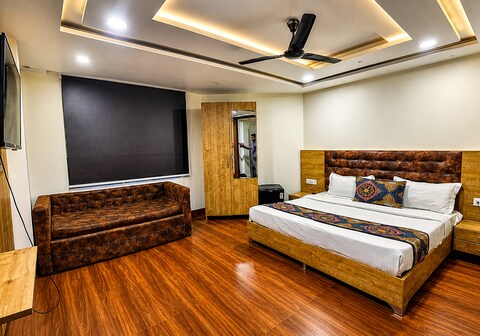 HOTEL CSJS INTERNATIONAL