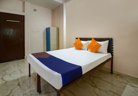 SPOT ON 66974 Hotel shri gurukripa