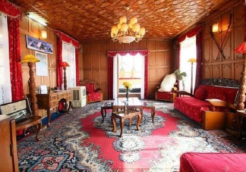 Houseboat Golden Lilly