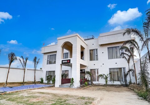 Hotel O Sarovar Palace