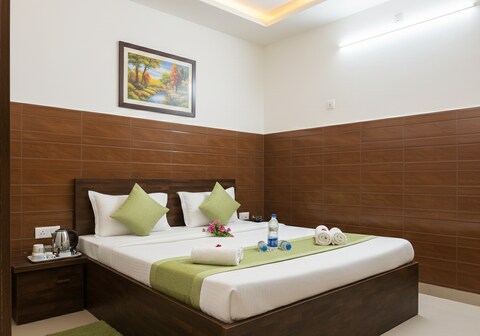 Rainbow Inn | Couple & Short-Stays Opp. Azadpur Main Mandi
