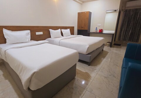 HOTEL VAAMANA STAYS