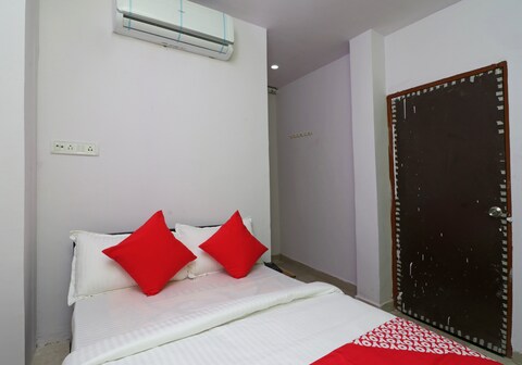 OYO 29590 Hotel Delicios