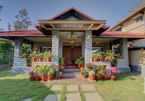 Srinikethana Home Stay with Swimming Pool