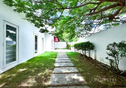 Beach Haven Room In a Villa