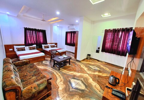 HOTEL SUNRISE PALACE