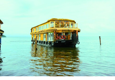 Royal Queen Luxury Houseboat