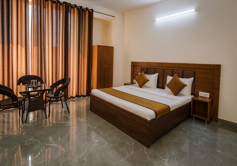 Yash House by JMD Group