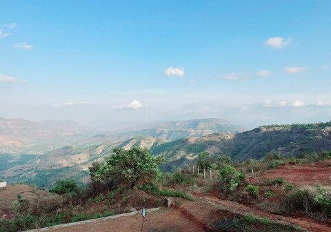 VIDHI VILLA-Besides Valley View with Luxurious Swimming Pool & AC