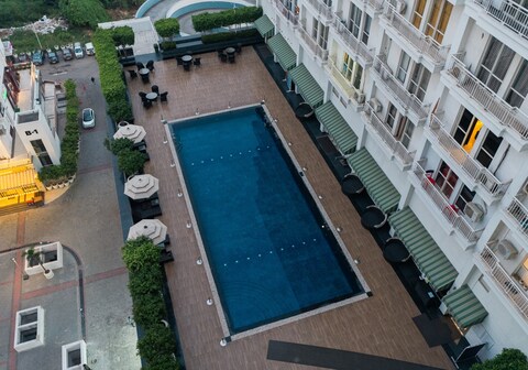 Blue stone @rizzstay dlf mypad