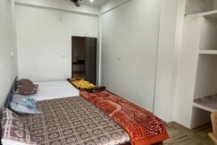 Shri Krishna Bhawan, Vrindavan Shri Krishna Bhawan, Vrindavan
