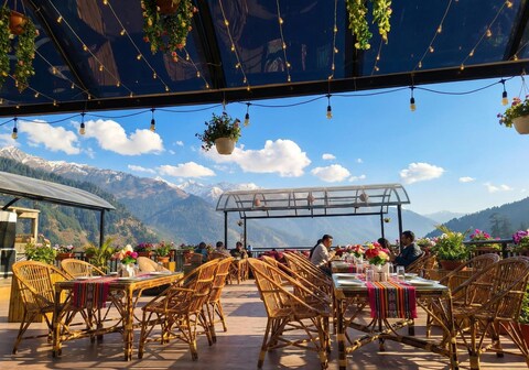 CloudBorn Rooftop Lounge & Stay