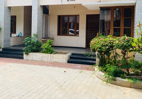 PONNI stay at Srirengam , Trichy