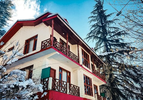 TSUKIMI Homestay Naggar Manali