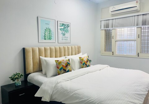 BluO Classic 1BHK DLF Galleria Market Gym TT Bathtub