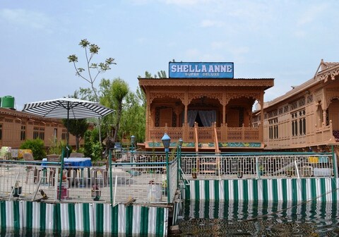 Sheilaanne Group of Housebaots