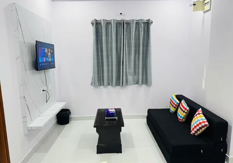 Charter Stays - Spacious 1BHK Apartment in Kondapur Near AIG Hospital