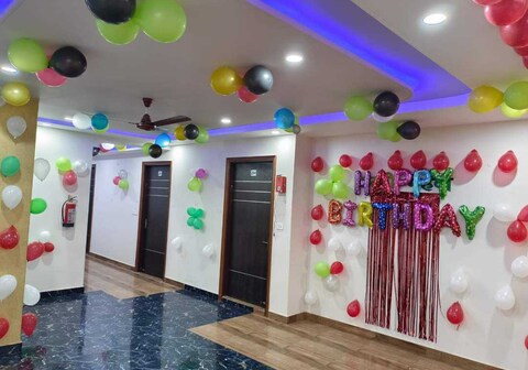 Hotel O Sky Hills Near Chaudhary Charan Singh International Airport