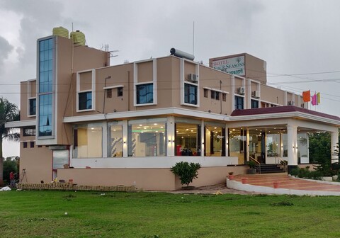 Hotel Four Season (Close to Ajanta & Ellora Caves)