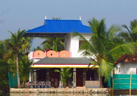 Nature Palace Homestay