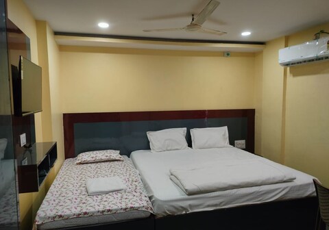 ASHOKA TOURIST HOME