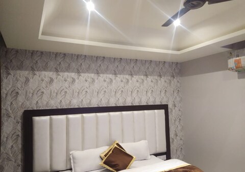Raja Hotel