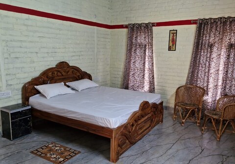 Madhav hill view homestay laadpura orchha