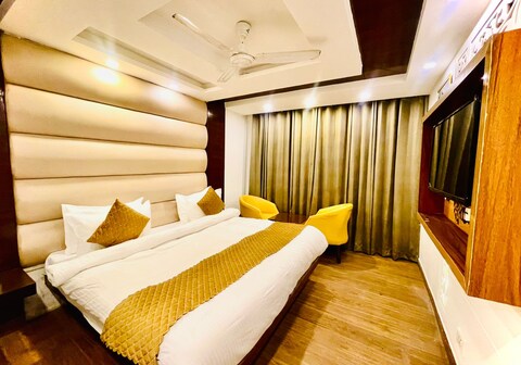 Hotel Roshie Mall Road Mussoorie Near Picture Palace