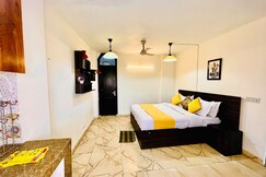 Hauz Khas Inn Hotel, Delhi Hauz Khas Inn Hotel, Delhi