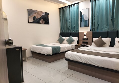 Hotel Paris Plaza