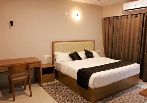 PLATiNUM AIRPORT SUITS