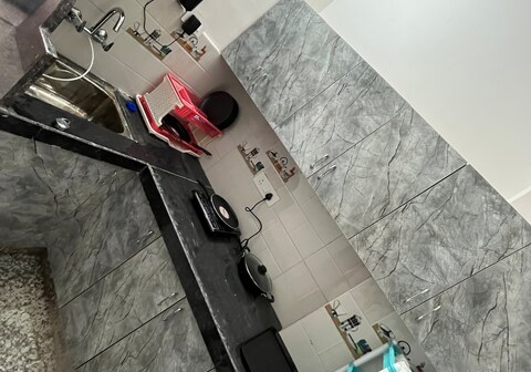 Ventilated 1rk fully furnished in malviya nagar