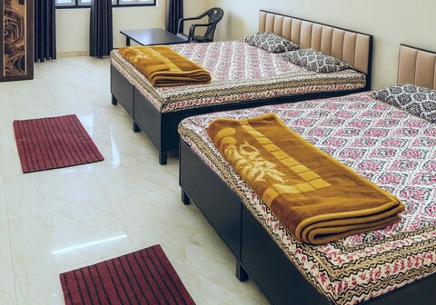 Shree Balaji Ashram Bhelupur b20/69-70