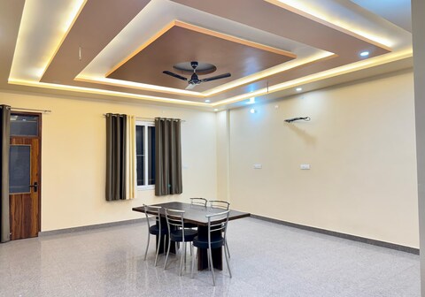 Hotel Shree Radha Raman