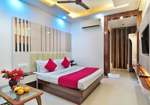 Hotel Star Villa- 1 Minute from NDLS Station