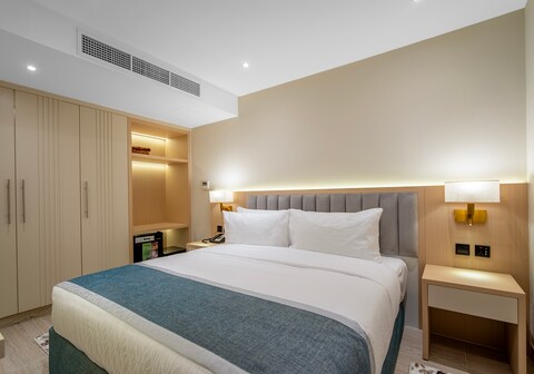 Grand Ambassador Hotel