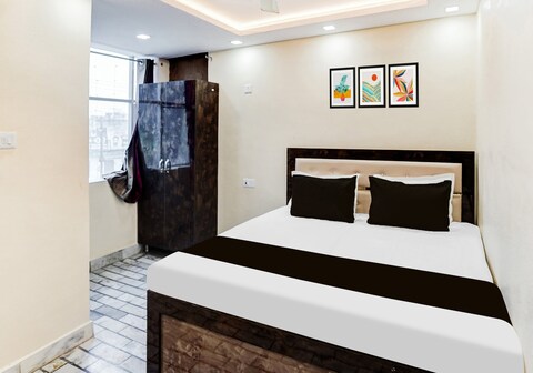 HOTEL O OM GAYATARI