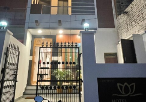 Hotel Lotus Inn