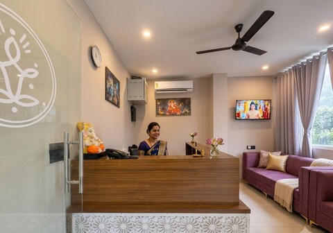 Hotel Riyansh & Cafe