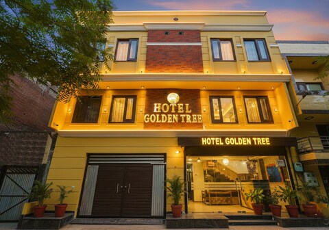 Fabhotel Golden Tree